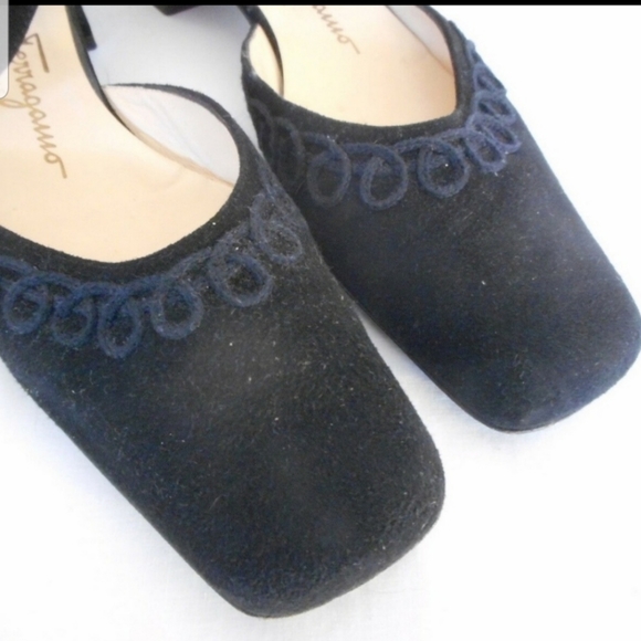 Salvatore Ferragamo black suede shoes. Size 7.5 4A - Picture 5 of 7